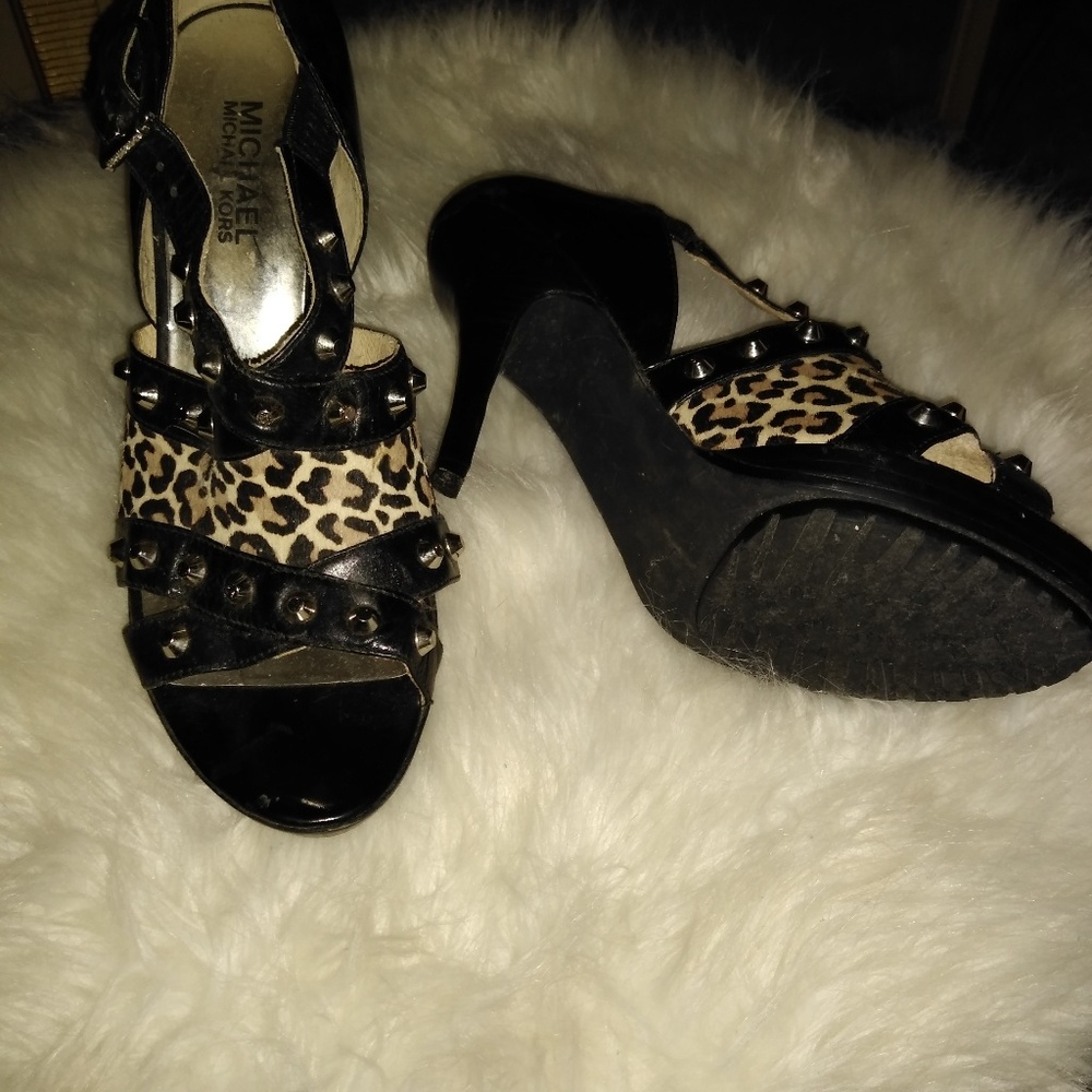 Shoes - Picture 2 of 3